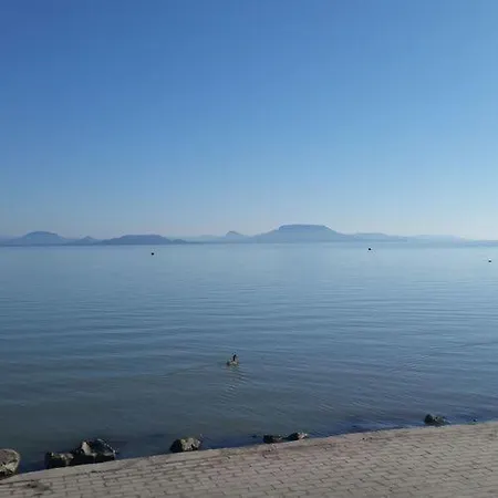 Strandi Apartmanok- Boglarka Lägenhet Balatonmáriafürdő