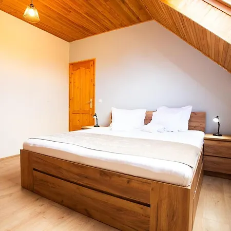 Strandi Apartmanok- Boglarka Апартаменты