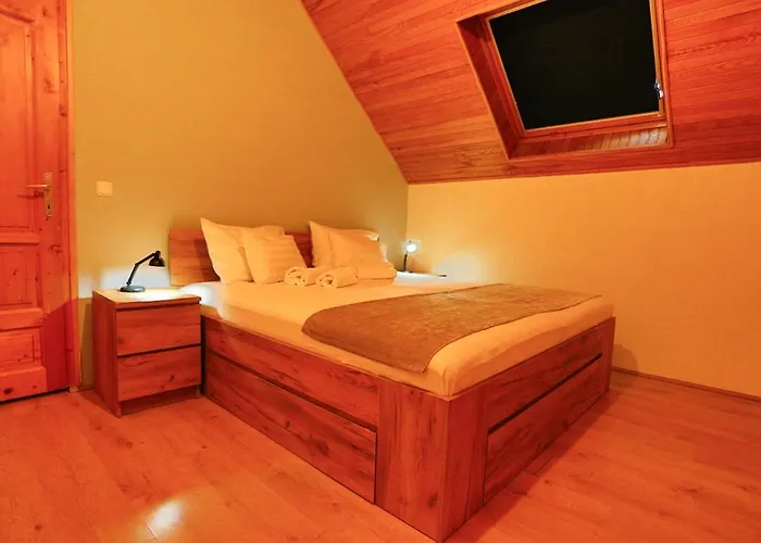 Strandi Apartmanok- Boglarka شقة