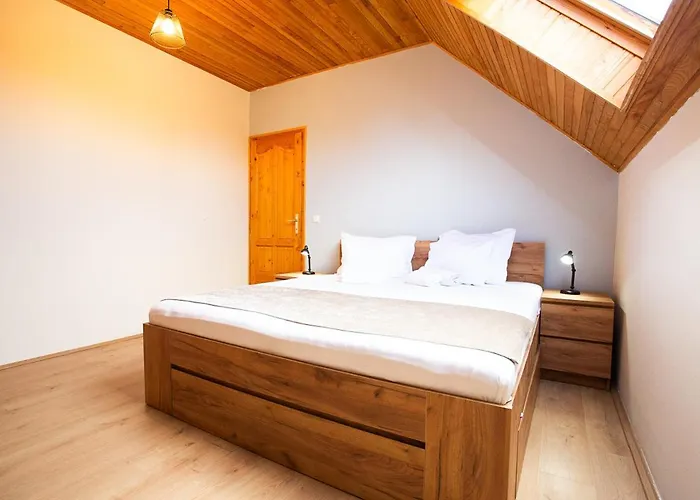 Strandi Apartmanok- Boglarka شقة