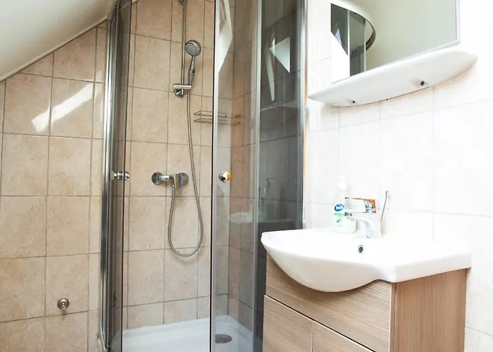 Strandi Apartmanok- Boglarka شقة